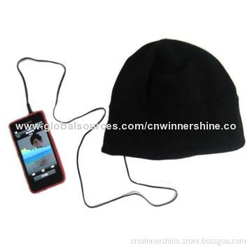 Warm Fleece Beanie with Headphones that Can be Connected to Your iPod, Smartphones or MP3 Players